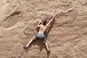 Rundrücken wegtrainieren durch Klettern - Optimales Training für den Rücken